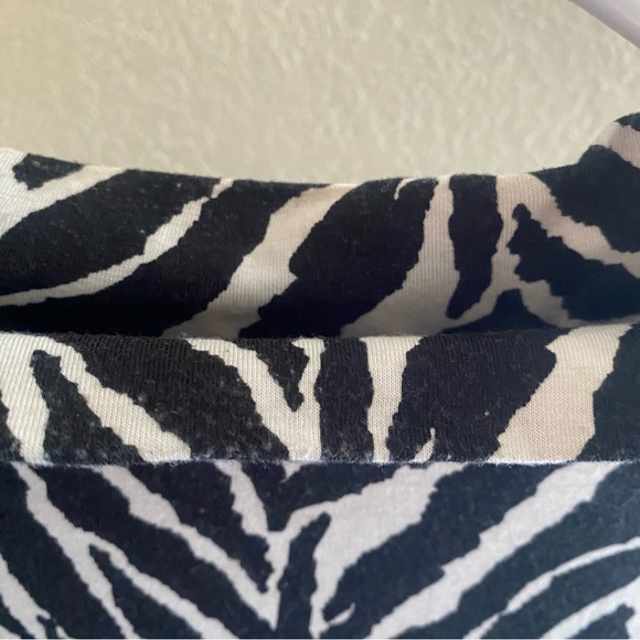 Shein Zebra turtleneck - Picture 2 of 7